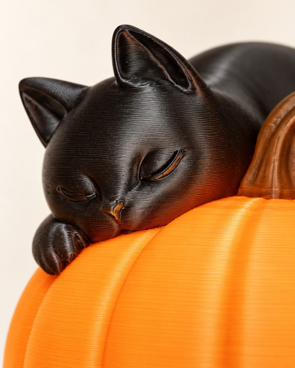 Close-up of the Sleepy Cat Pumpkin Lamp showing fine printed layer lines