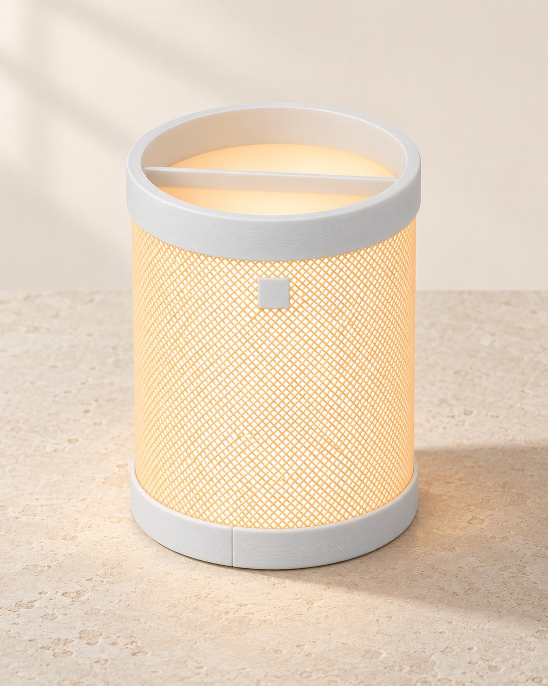 Memo Tower Lamp: Diamond-lattice lamp with a photo clip and a small desk tray